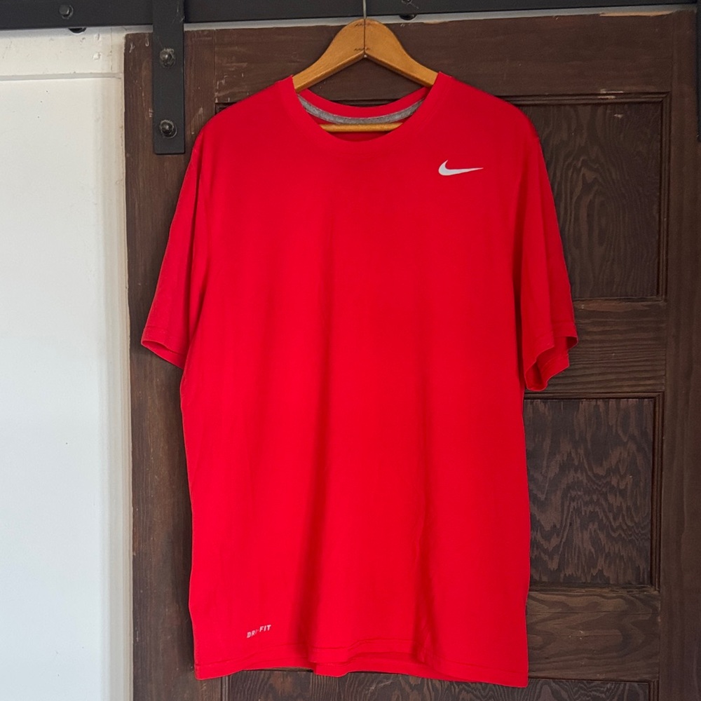 Nike Men's Bright Red Short Sleeve Tee